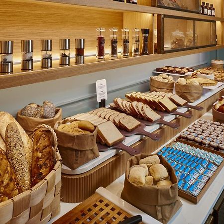 Palacio de Aviles Affiliated By Melia Exterior foto Bread and pastry at a buffet