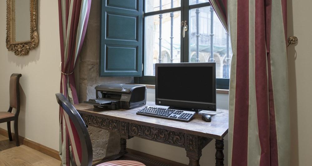 Palacio de Aviles Affiliated By Melia Exterior foto A typical home office