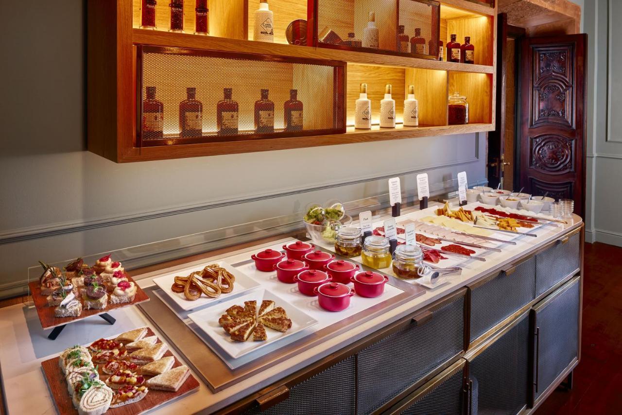 Palacio de Aviles Affiliated By Melia Exterior foto A buffet at a hotel