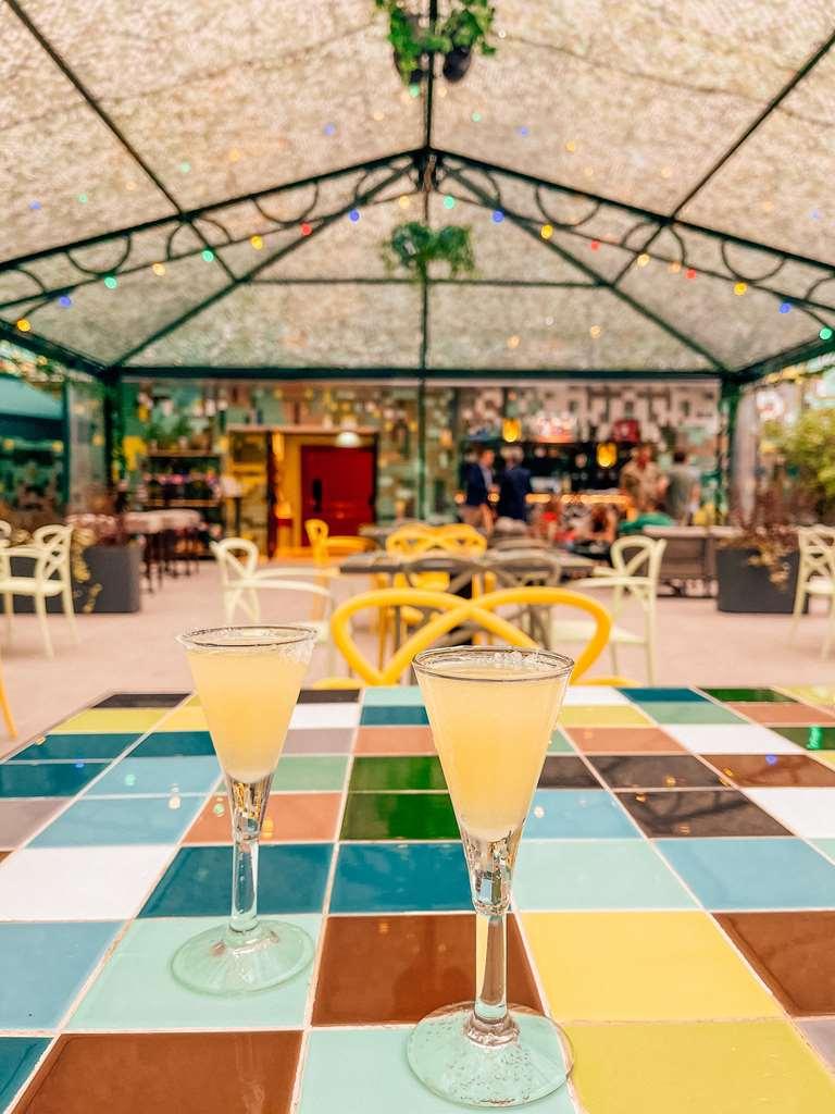 Palacio de Aviles Affiliated By Melia Restaurante foto Two glasses of lemon liqueur