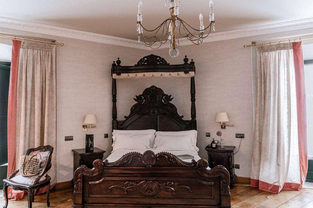 Palacio de Aviles Affiliated By Melia Habitación foto A bedroom at the hotel