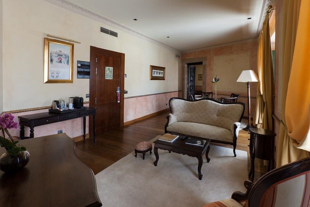 Palacio de Aviles Affiliated By Melia Exterior foto A suite at the hotel