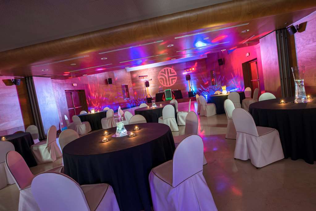 Palacio de Aviles Affiliated By Melia Exterior foto The interior of the 100 Club